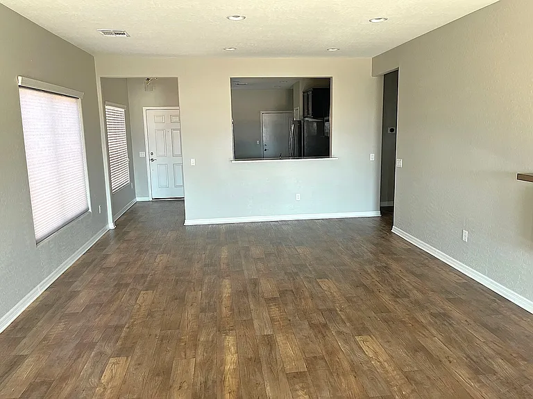 579 Bridle Path Cir — Photo 5