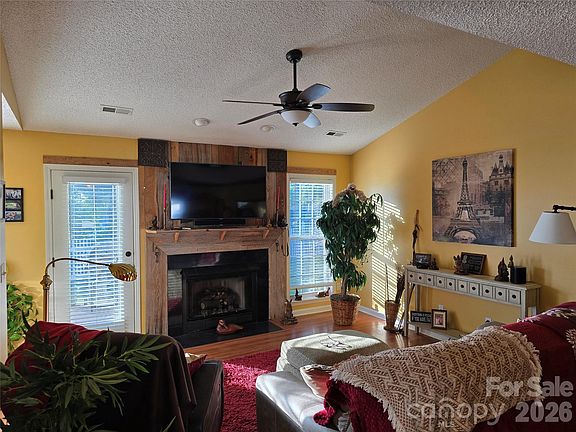 5th image of 77 Stonehollow Rd