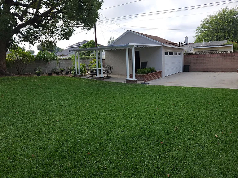 1310 Mayflower Ave — Photo 4
