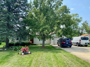 9008 Palisades Rd, Burr Ridge, IL 60527