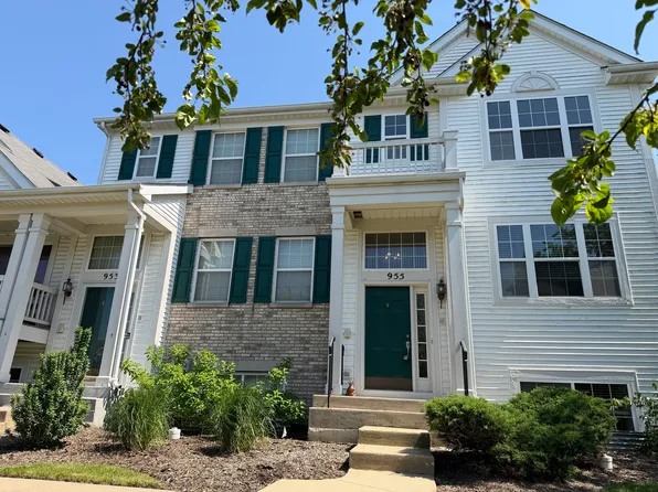 955 Emerald Dr, Hampshire, IL 60140