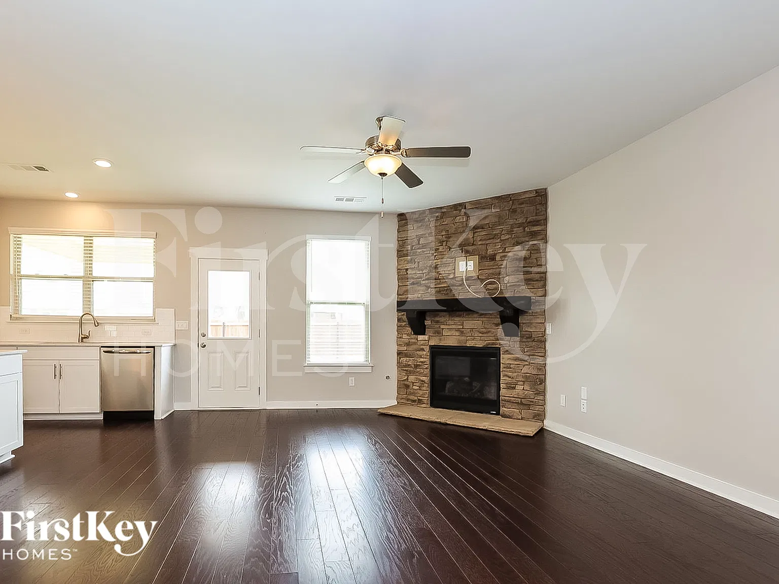 4 bed, 3.0 bath, 2498 sqft, $2,850 — Photo 2