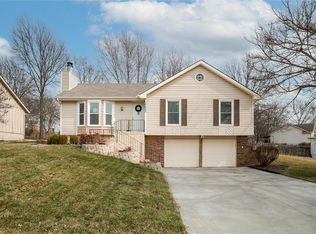 10453 N Cherry Dr, Kansas City, MO 64155