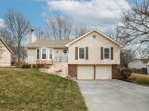 10453 N Cherry Dr, Kansas City, MO 64155