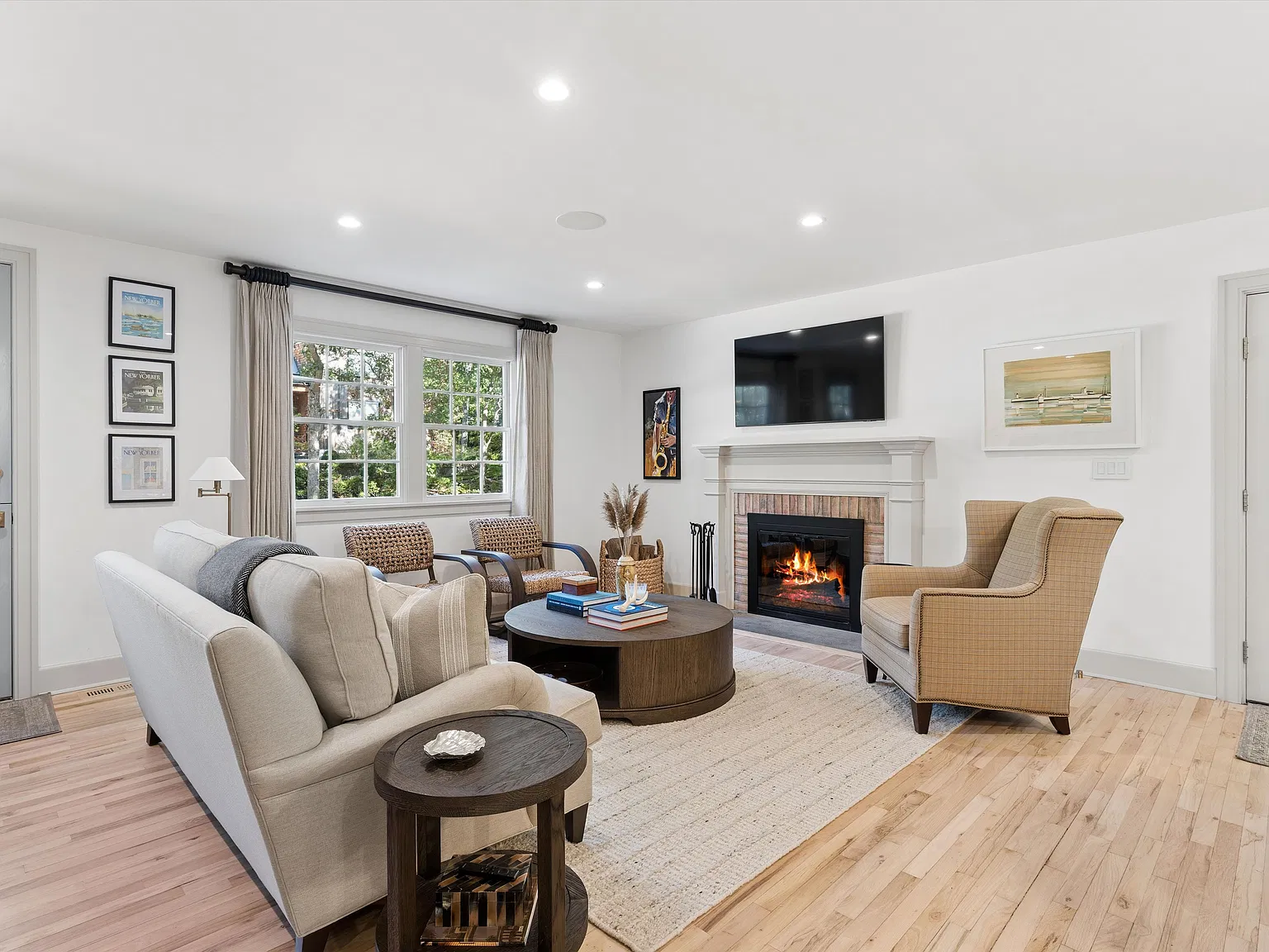 Newly Renovated Charmer in East Hampton — Photo 4