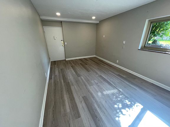 4th image of 18953 Hilliard Blvd APT 1