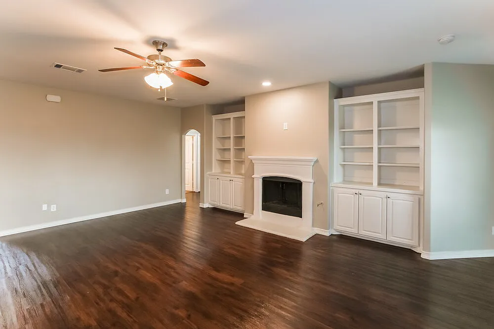 4 bed, 2.0 bath, 2202 sqft, $2,480 — Photo 3