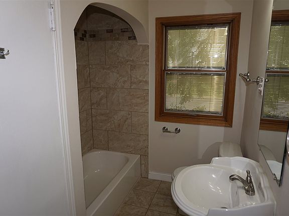 4th image of 5029 Illinois St