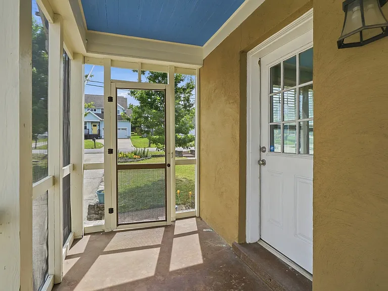 527 Stevenson St — Photo 15