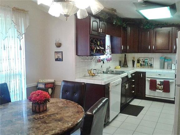 4th image of 807 Murls Lake Dr