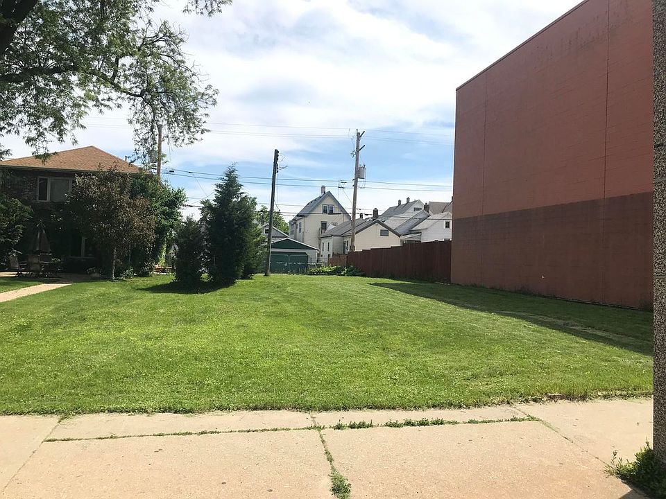 2nd image of 1015 W National Ave