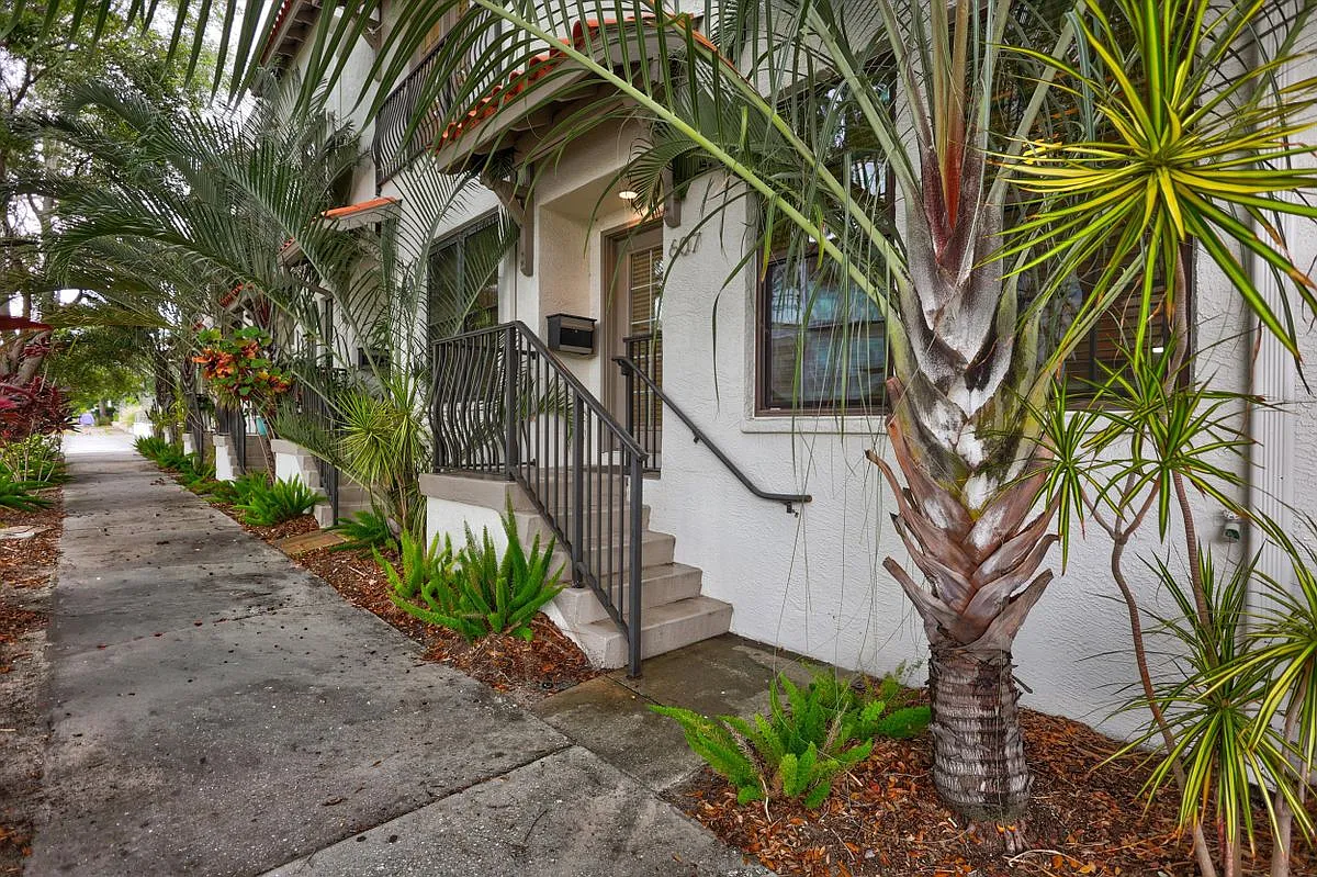 2 bed, 3.0 bath, 1555 sqft, $3,250 — Photo 2
