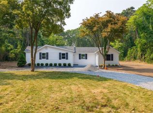 194 Country Rd, Medford, NY 11763
