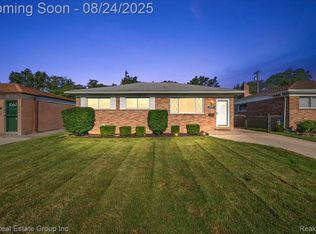 29301 Greater Mack Ave, Saint Clair Shores, MI 48081