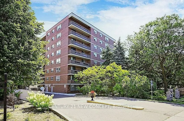 7451 Yonge St #101 — Photo 3