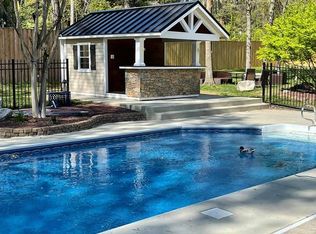 8103 Whites Cove Rd, Pasadena, MD 21122