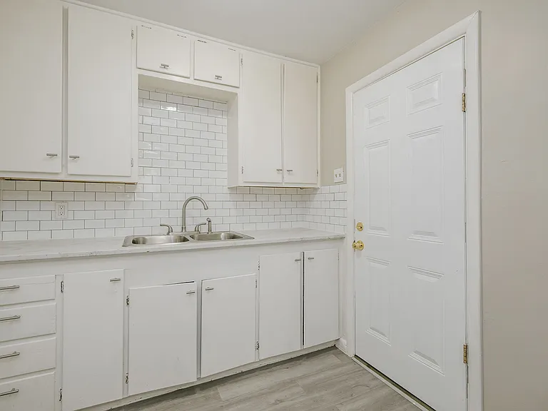 2304 SW 8th Ave #3 — Photo 4