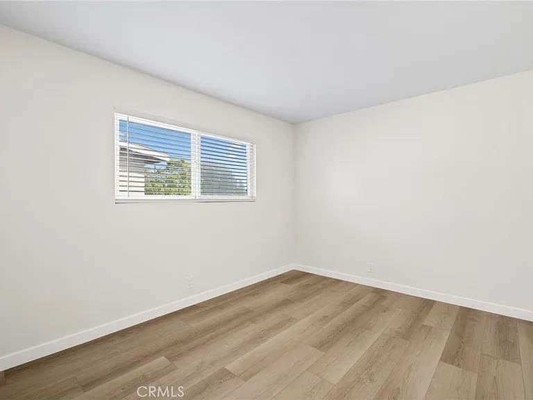 121 E Bay St #D — Photo 13