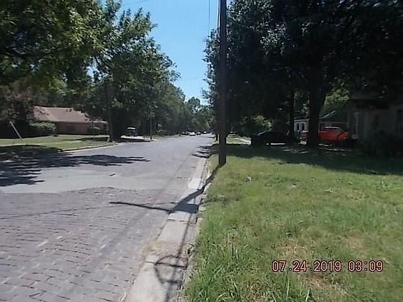 3rd image of 640 W 4th Ave