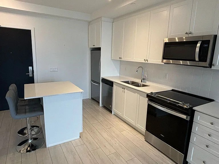 55 Duke St W #606 — Photo 4