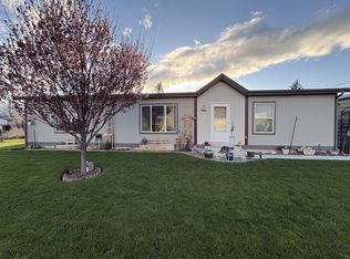 540 N Hunt St, Athena, OR 97813