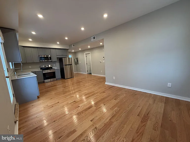 914 W Susquehanna Ave #18-2A — Photo 6
