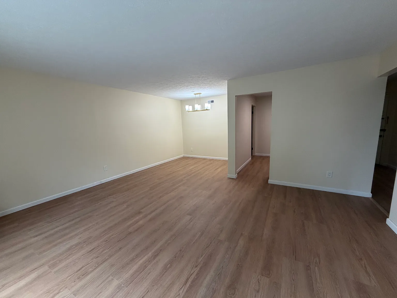 2 bed, 988 sqft, $1,800 — Photo 4