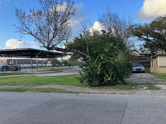 2nd image of 3511 Corder St