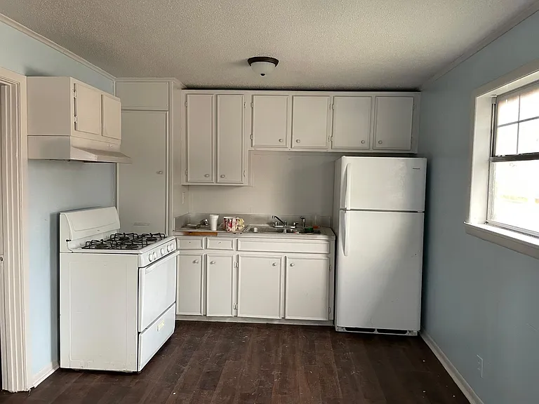 126 E Alabama St — Photo 5
