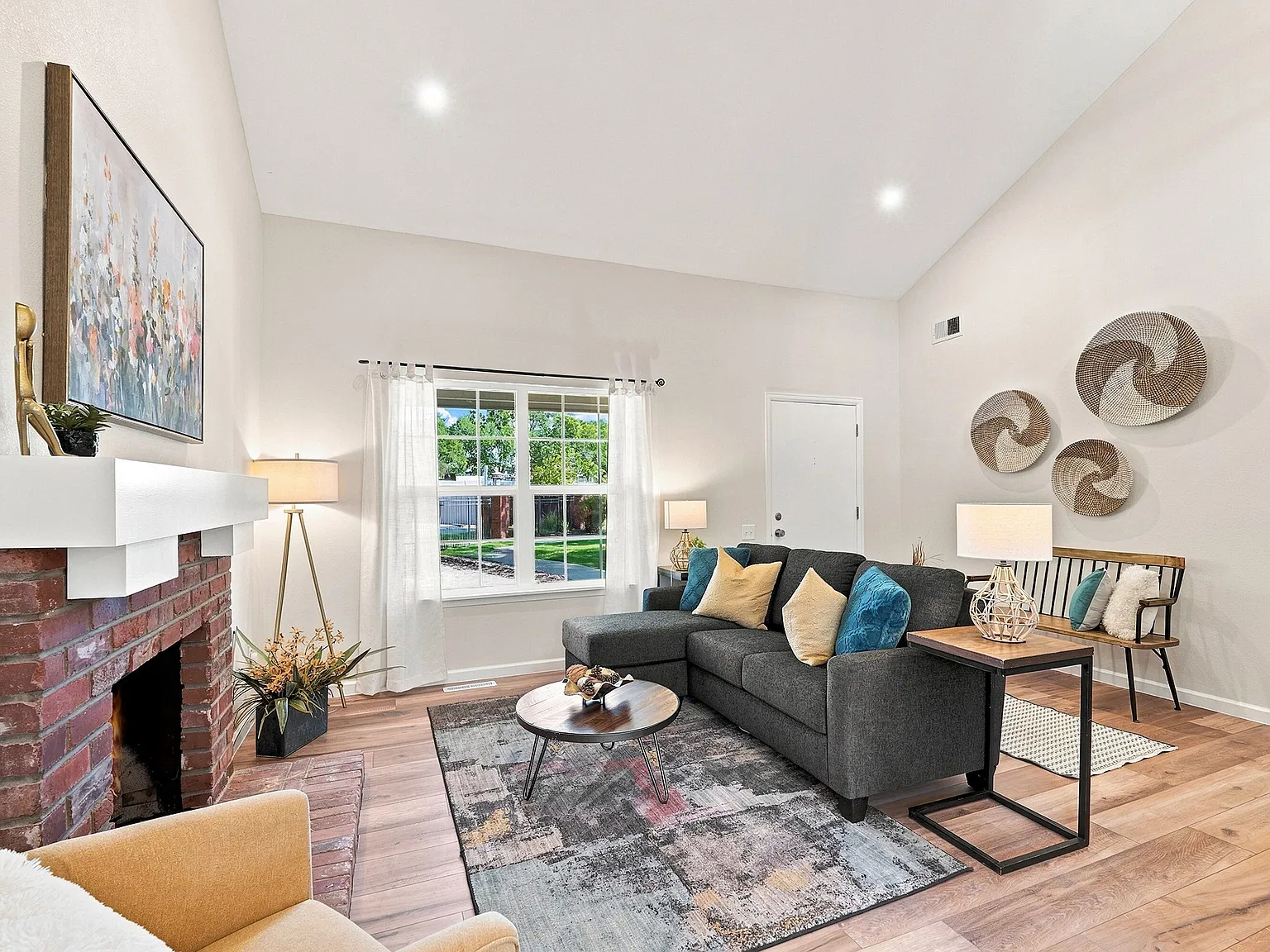 3 bed, 1253 sqft, $2,795 — Photo 3