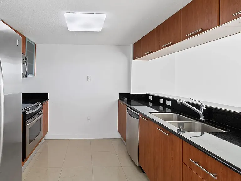 1800 N Bayshore Dr #2006 — Photo 6