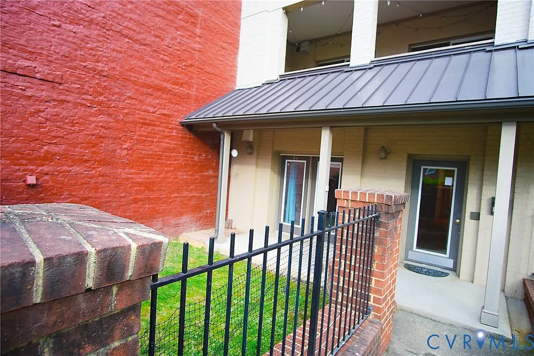 3 bed, 1.0 bath, 1338 sqft, $2,700 — Photo 3