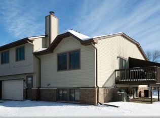 8607 S Maplebrook Cir, Brooklyn Park, MN 55445