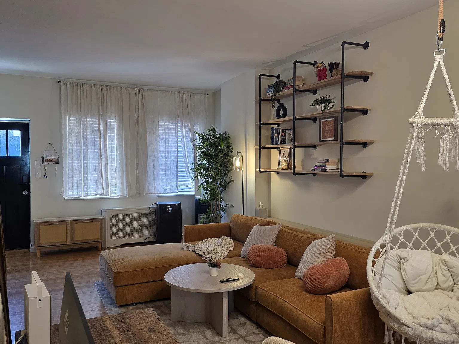 2 bed, 1379 sqft, $3,250 — Photo 3