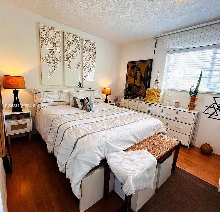 1st image of 520 NE 38th St APT 15