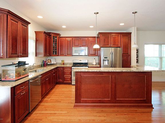 3rd image of 2 Lenwood Ave