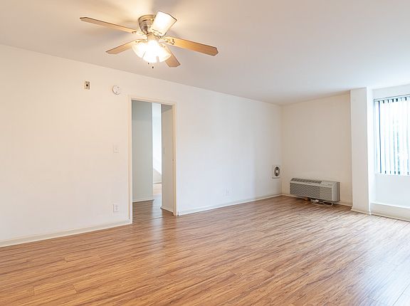 4th image of 4420 Ensign Ave APT 310
