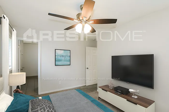 8154 Huntington Dr — Photo 8