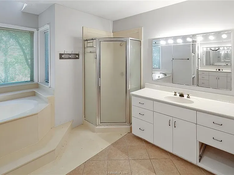 305 Brookside Dr W — Photo 25