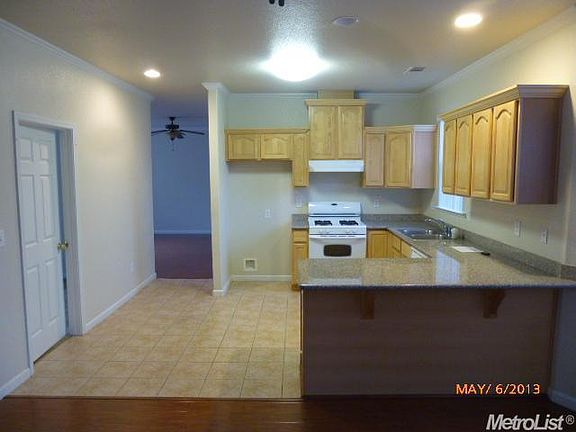 5th image of 901 Nogales St