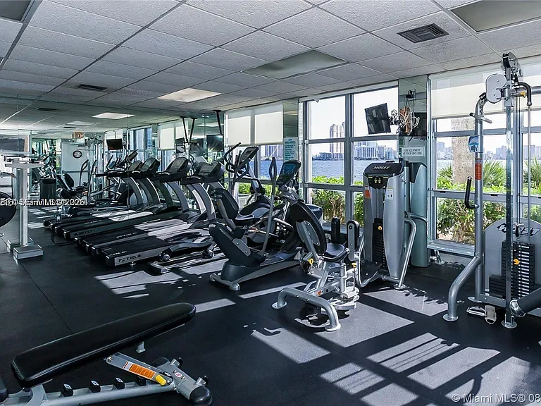 3600 Mystic Pointe Dr #1111 — Photo 22