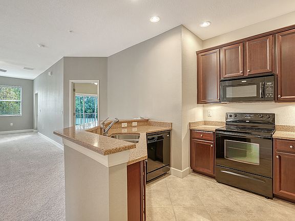 5th image of 3671 Parkridge Cir #18-201
