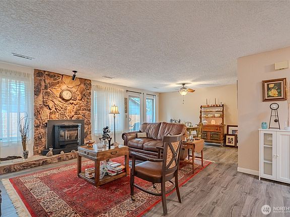 5th image of 410 NE 149th Court