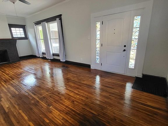 3rd image of 1021 E Blackford Ave