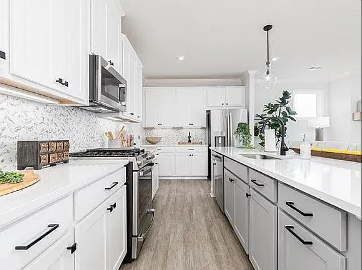 6015 Stella Dr — Photo 4