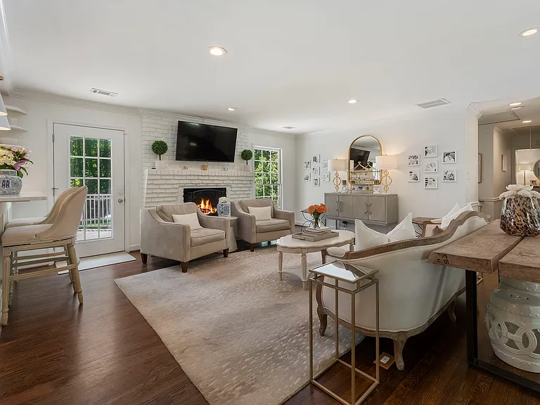 4470 Chatworth Ct NE — Photo 14