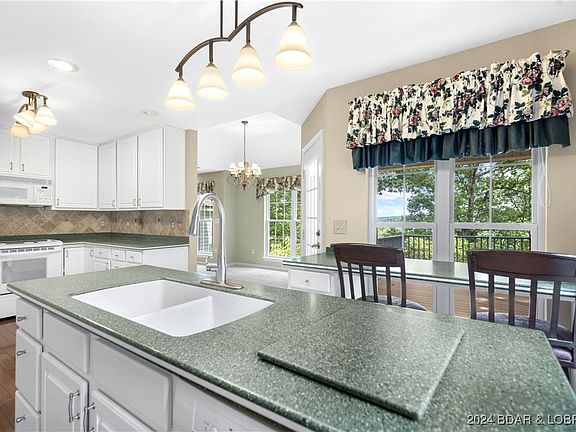 5th image of 58 Grandview Dr