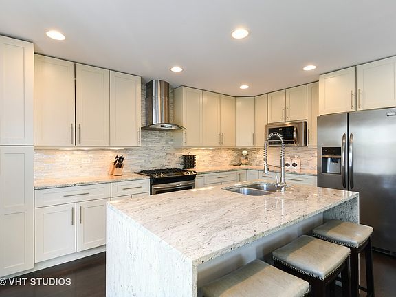 5th image of 4726 N Narragansett Ave