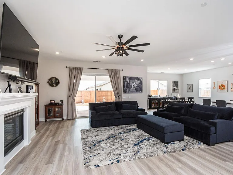 8471 Tulip Ct — Photo 6