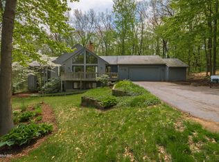 3812 Oak Tree Dr SE, Grand Rapids, MI 49546